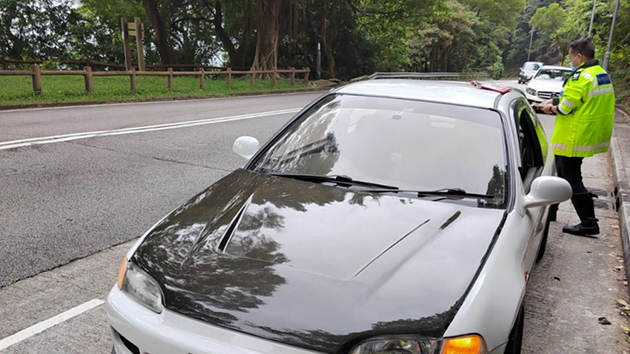 警新界北打擊非法賽車 4男1女被拘