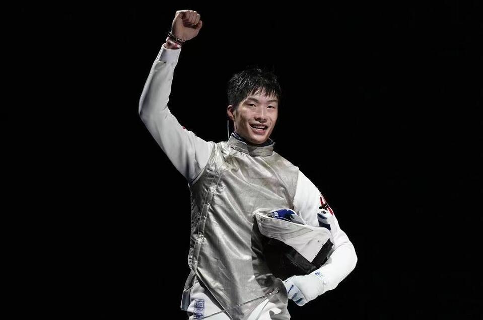 張家朗楊孟飛獲理大頒榮譽博士 滕錦光：年青一代良好典範