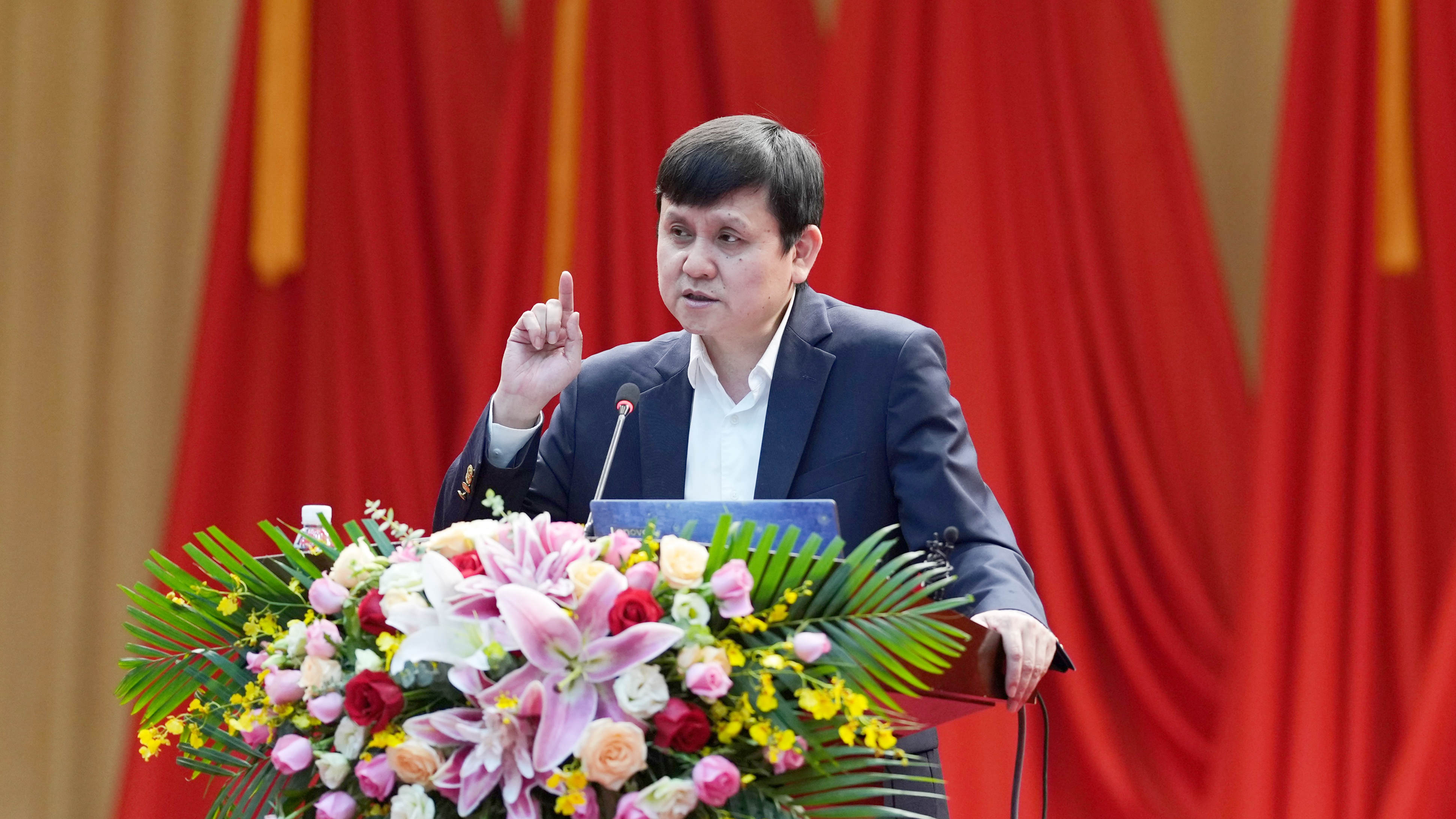 張文宏就上海迪士尼防疫發聲：感謝不滅的煙火