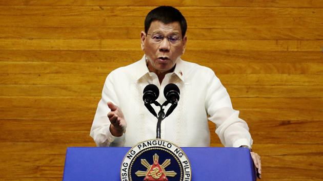 菲總統為疫情中逝去同胞祈禱 勉勵國人勇敢面對艱難時期