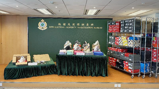 海關檢獲逾千件懷疑冒牌波鞋和童裝 拘捕3人