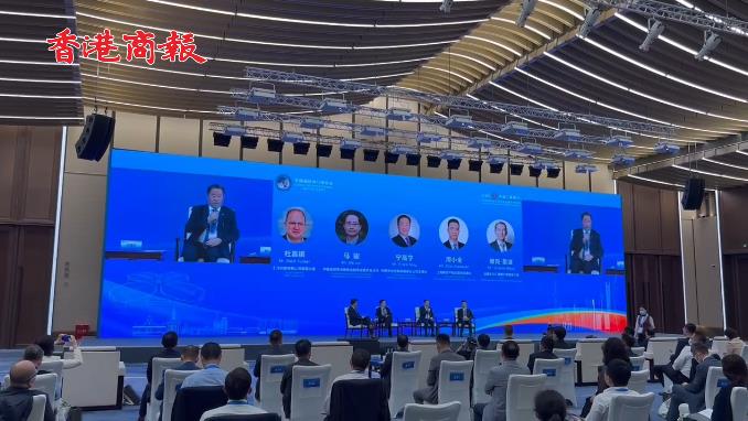 【商報進博搜搜搜】有片 | 第四屆虹橋國際經濟論壇之綠色金融助力可持續發展論壇舉行