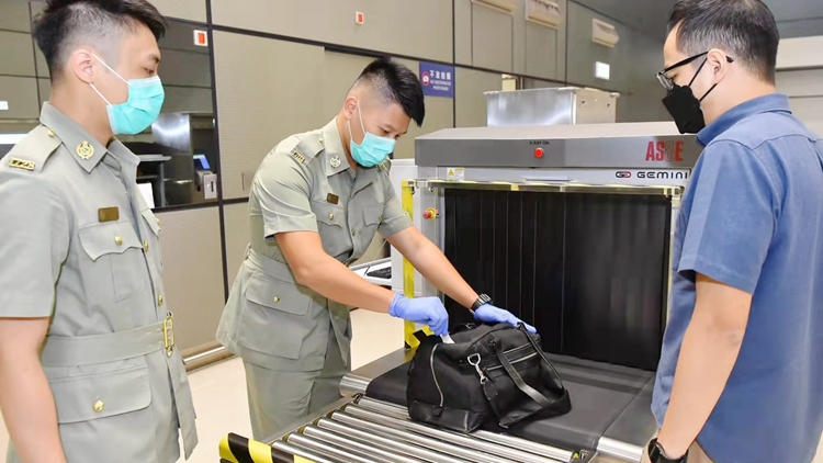 香港海關及消防處在港珠澳大橋舉行聯合反恐演習