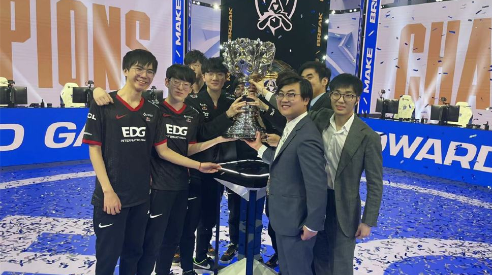 【追蹤報道】EDG奪冠，隊員每人送套房？背後是資本與玩家的電競時代