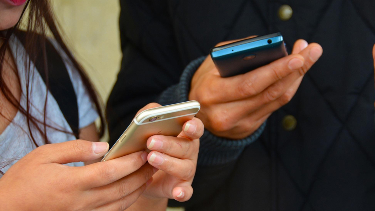人民日報揭部分免流套餐名不符實 套餐升級容易降檔難
