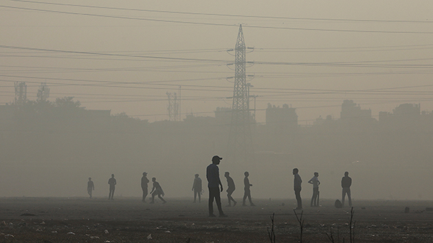 印度新德里空氣污染嚴重 所有學校關閉至另行通告