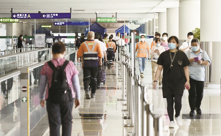 變種病毒風險高 亟須提升接種率 港府研推「疫苗護照」