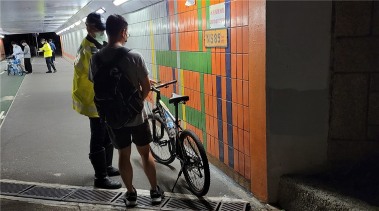 警新界北打擊單車違例行動 發逾200張傳票