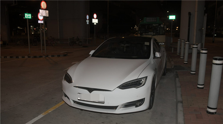 荃灣一男子遭當街搶劫 3黑衣賊搶走30萬元勞力士