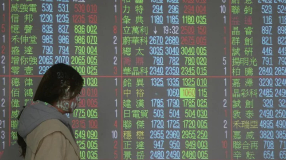 短線壓力重 台股小跌報17328點