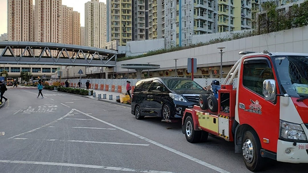 警東九龍打擊違例泊車 發出2150張牛肉乾