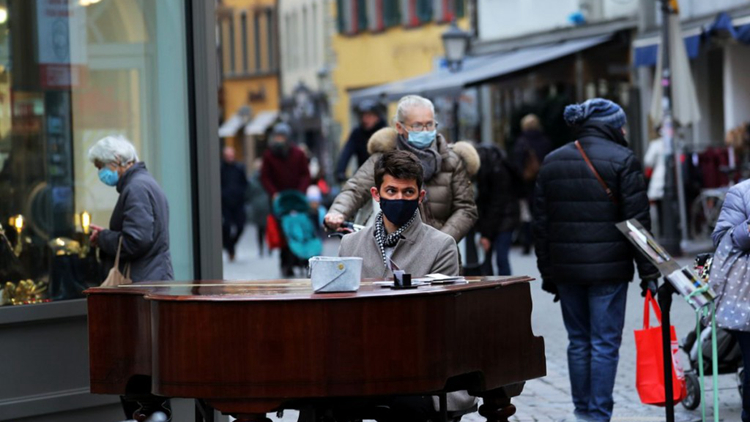 【商報圖說】疫苗普及遏低歐疫死亡率