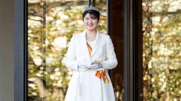 愛子成年禮日 日皇德仁親授勳章