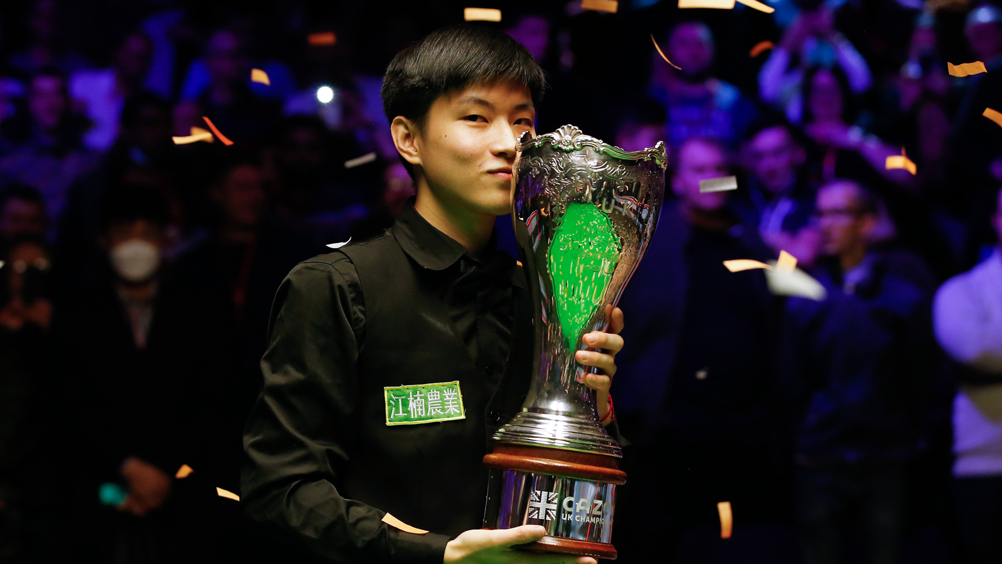 斯諾克英錦賽奪冠 趙心童排名賽首捧盃