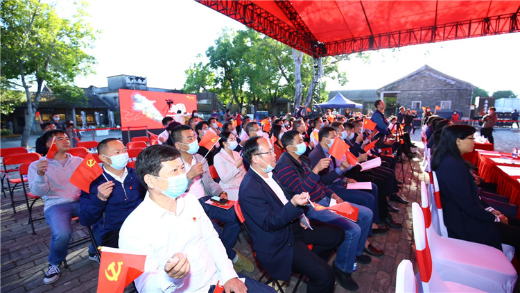 【中共百年 深圳故事】以「史」串歌 深圳大鵬黨工委開放式音樂黨課唱響古城