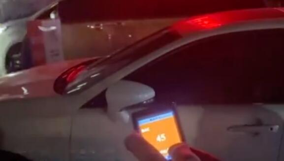 交警直播查酒駕突然中斷 涉事人員被停職