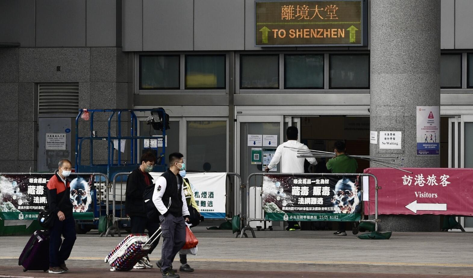 市民再擁關北上過年 深圳灣人龍倒灌港區排4小時