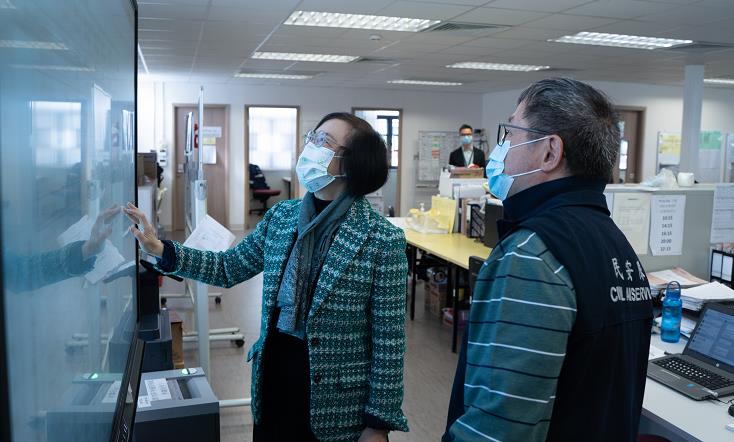 食衞局局長視察竹篙灣檢疫中心：繼續採取嚴謹「外防輸入」措施