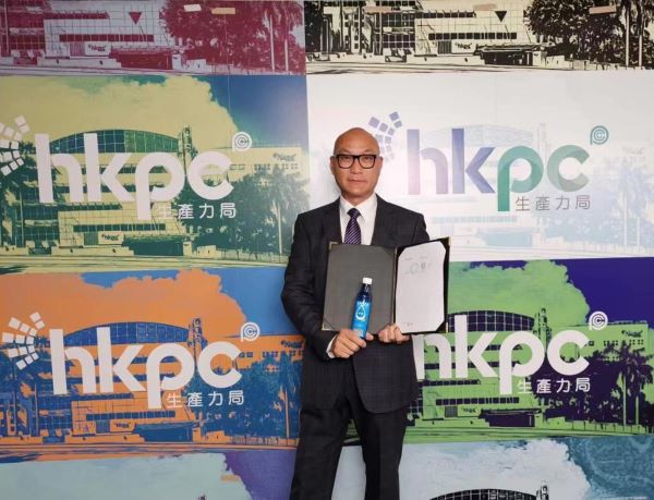 港產鹼性飲用水設智能生產線