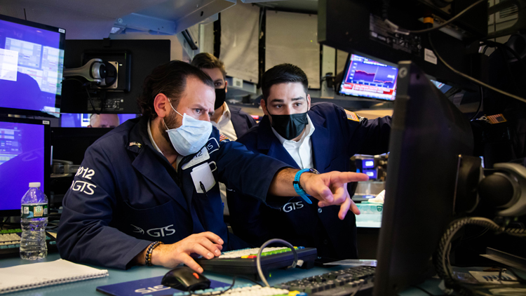 投資者趁低吸納 道指早段反彈逾300點