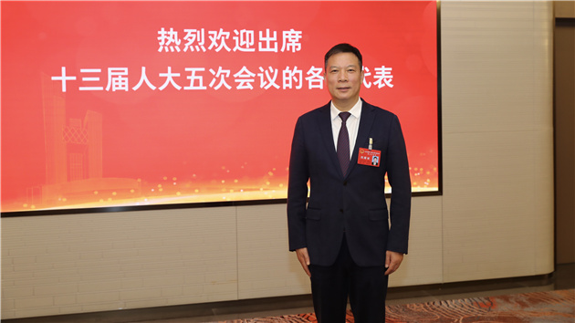 封曉春代表：強創新促開放 打造區域性國際化中心城市