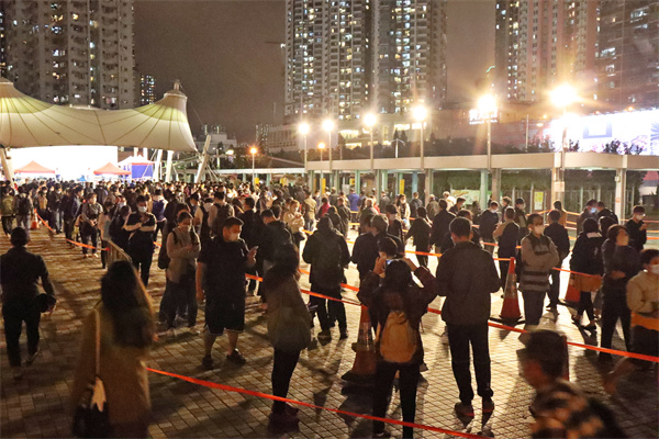 本港確診連日破百 葵涌邨十大廈染疫