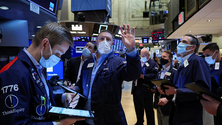 市場觀望聯儲會議 道指早段升近五百點