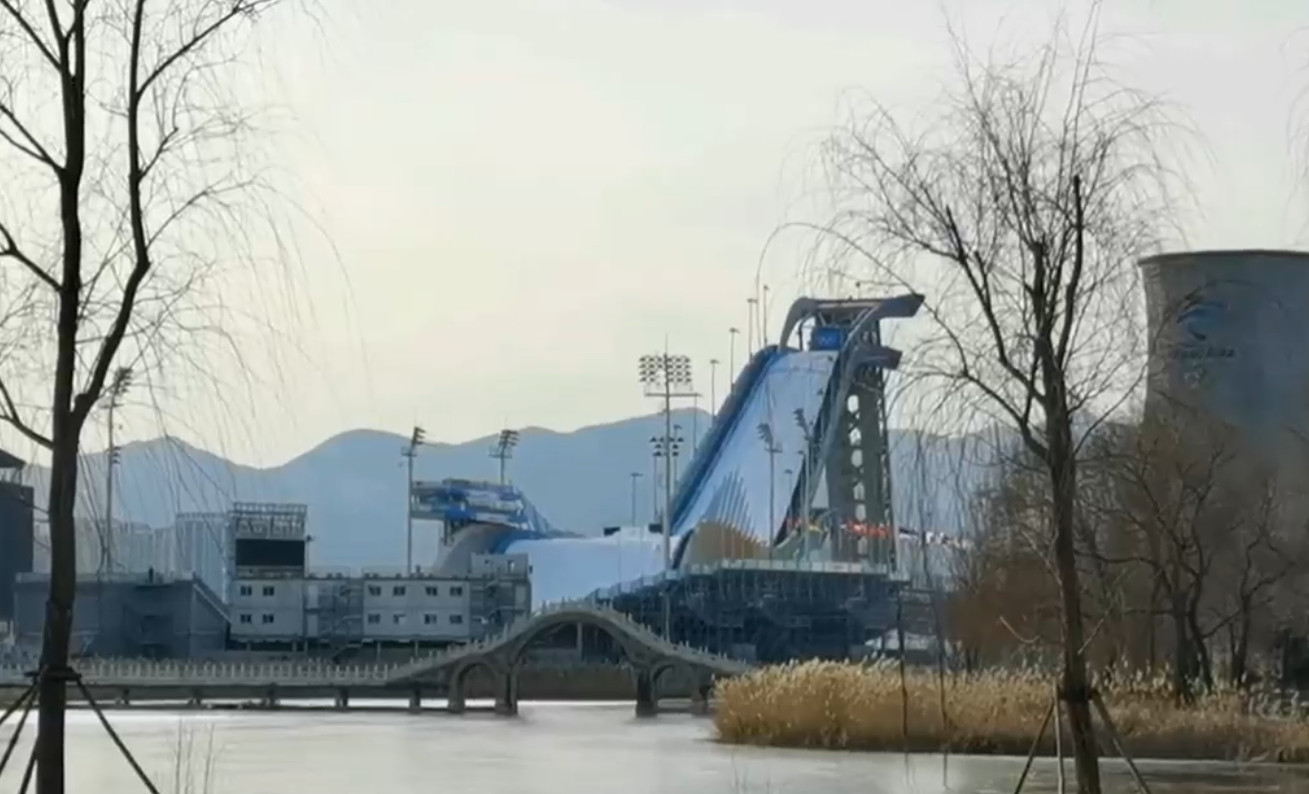 有片丨「雪飛天」進入閉環待賽事 冰雪愛好者打卡答題兩不誤