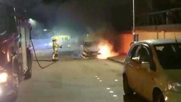 有片｜九龍塘私家車突起火 車輛嚴重焚毀幸無人受傷