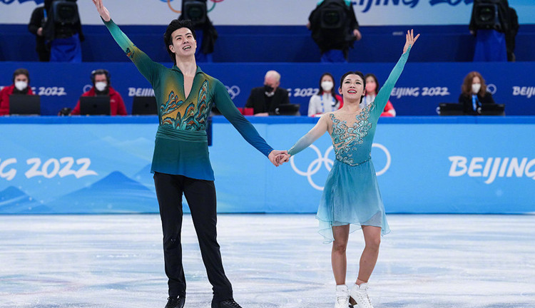 展現中國式浪漫 冰舞王詩玥/柳鑫宇身着青山綠水