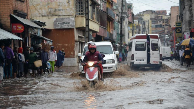 強熱帶氣旋「巴齊雷」襲擊馬達加斯加 至少20人死亡