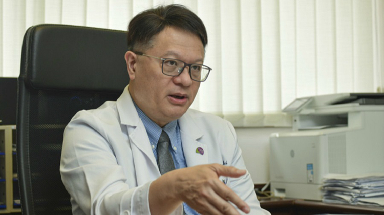 許樹昌稱醫管局內部估算至周四每日確診或逾千宗