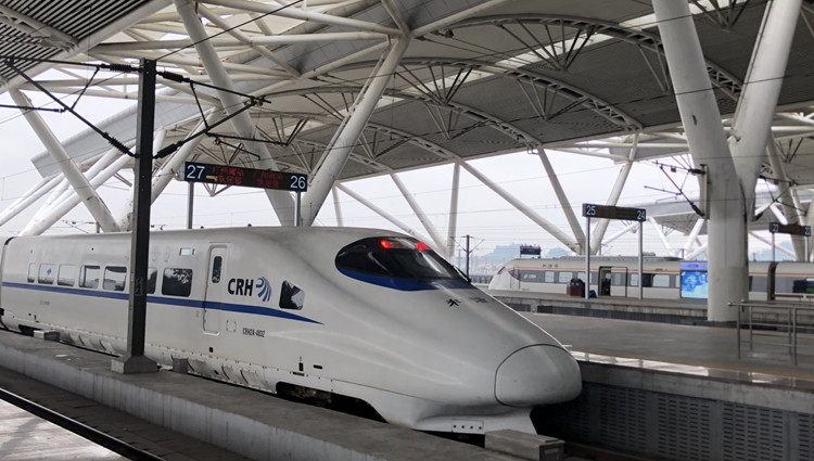 梅龍高鐵春節建設「不打烊」 建設者們工地感受溫情年味