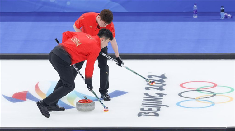 男子冰壺循環賽 中國隊4比6不敵瑞典隊無緣開門紅
