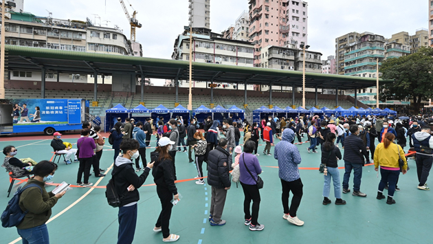 香港檢測爆滿！網現「強檢代排隊」每小時收費90~200