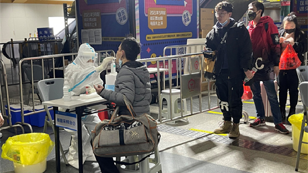 情暖復工路 又有千名湘籍務工人員乘專列抵粵