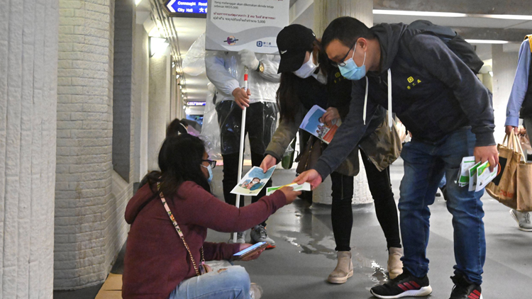 多部門聯合執法打擊違反防疫規例 近600人未戴好口罩遭罰款