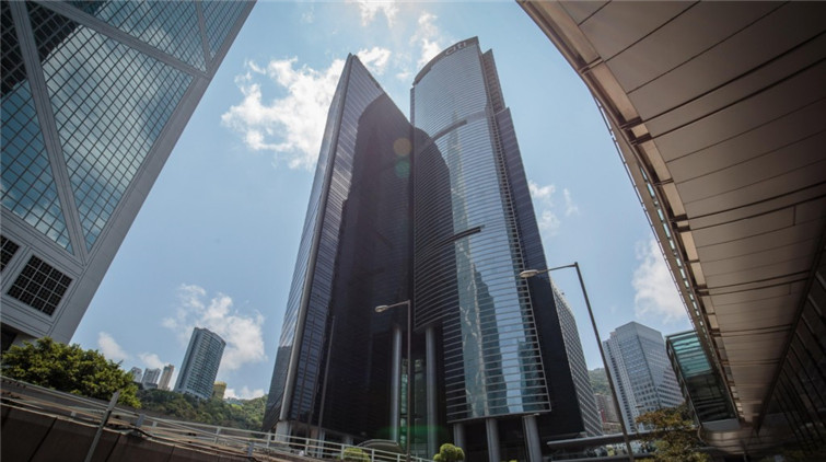 冠君去年可分派收入跌3.3%