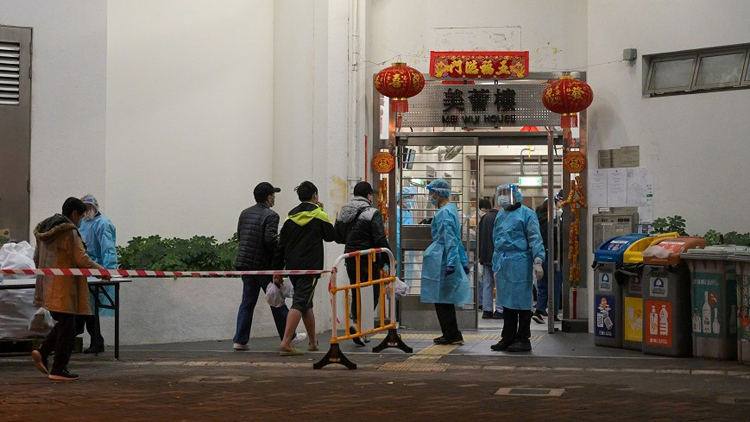 疫廈增至近4000幢 深水埗多個公屋屋邨爆疫