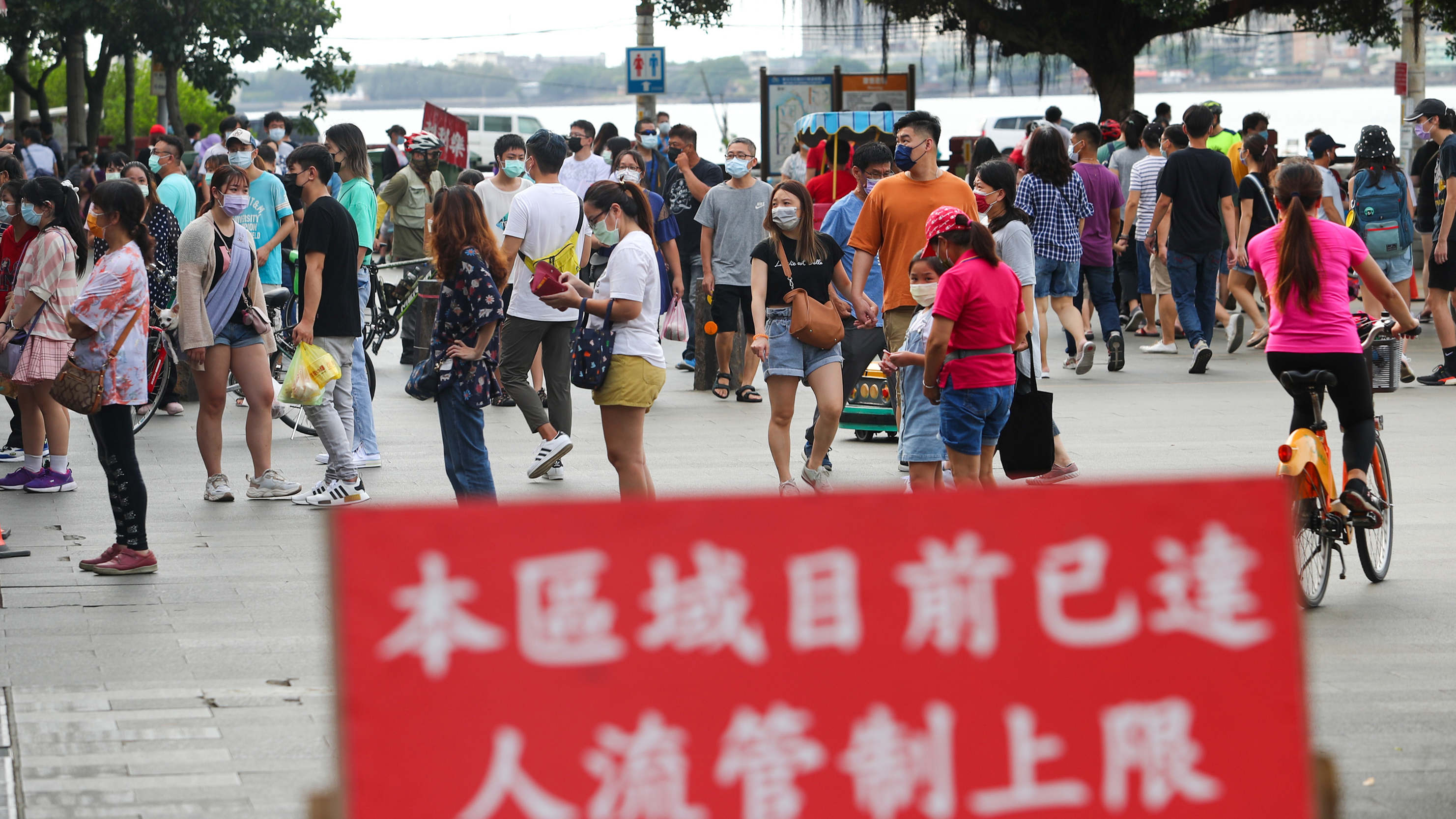 台灣23日新增56例新冠肺炎確診病例