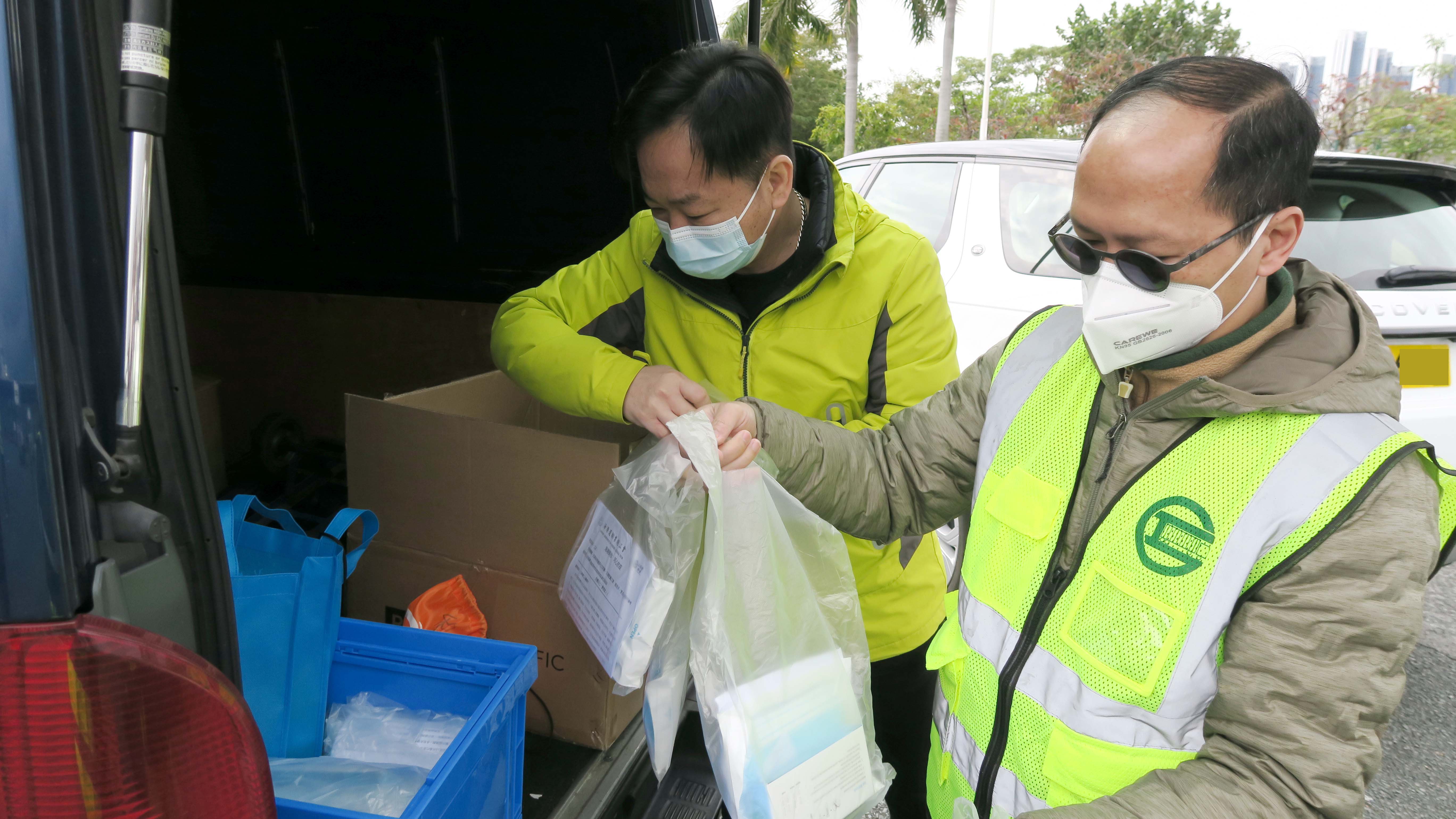 貨櫃工會口岸向跨境司機派發防疫物資