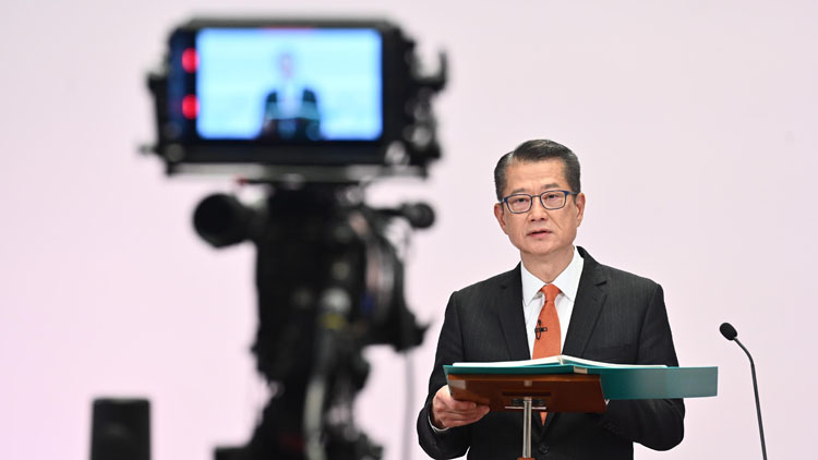 財政預算案聚焦抗疫紓困 派萬元消費券惠660萬人