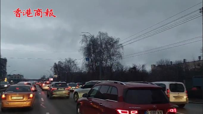  有片 | 烏克蘭大量市民驅車逃離基輔 亦有大批群眾超市排隊屯物資