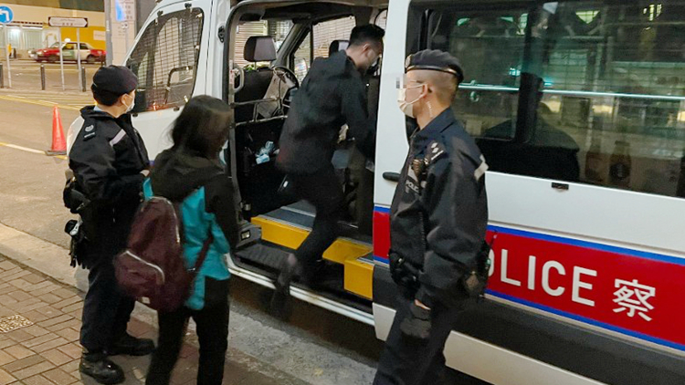 警方巡查灣仔持酒牌場所 涉違防疫令8人被罰款1人被檢控