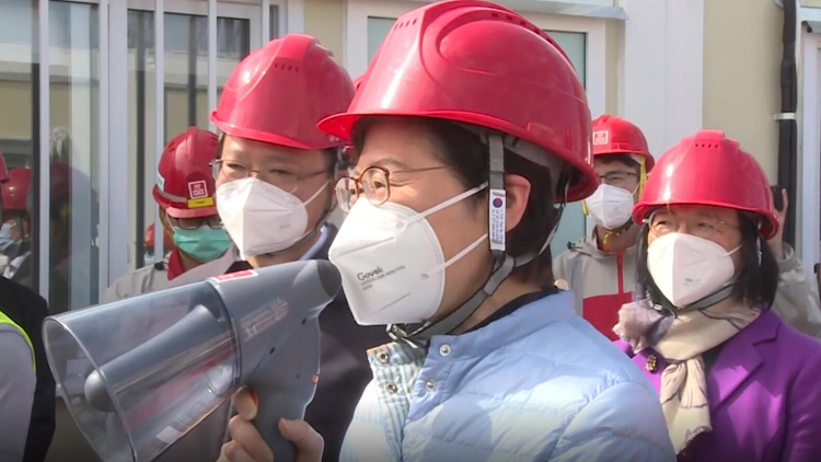 有片 | 林鄭月娥下午視察青衣方艙 最快明日或可接收患者