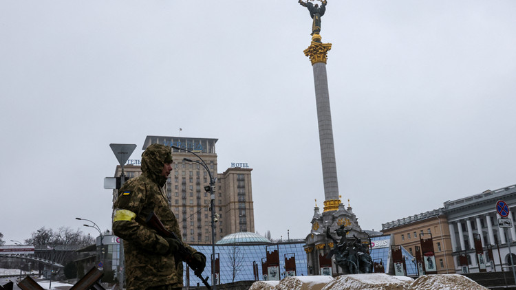 在烏中國留學生：防空洞裏分享物資 準備撤離