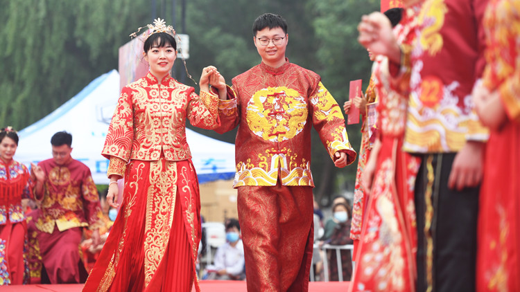 兩會速評：遏制天價彩禮和因婚返貧致貧 刻不容緩