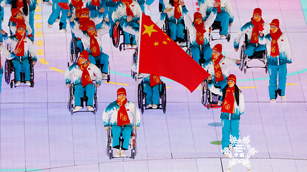 中國代表團旗手郭雨潔冬殘奧會摘金