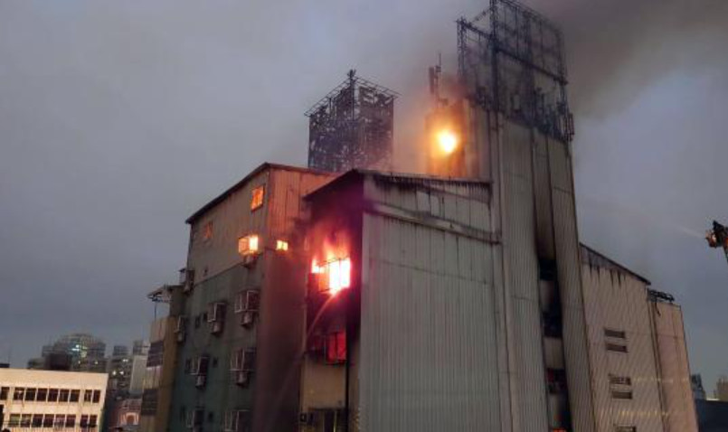 台中住宅大樓火警  7人送醫其中1人死亡