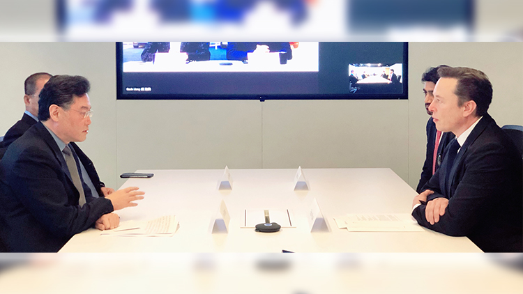 驻美大使秦刚与馬斯克深入交谈 中美在新能源領域合作潛力巨大